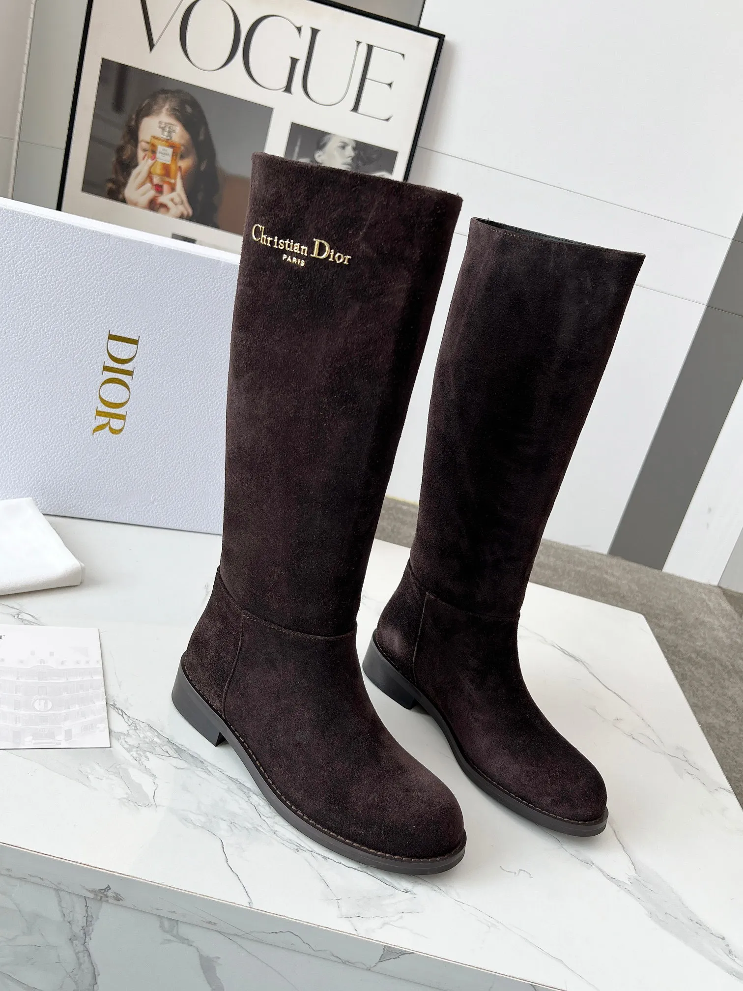 👟👟Ex-factory price 820👟👟 Dior 2025ss retro British style brogue new knight boots 👢👢 萱-shaped versatile thin feet yyds. The shape is three-dimensional and full, handsome and comfortable on the feet. A very retro style, full of aura single product, very novel design style, perfect details, cool and trendy 💯 trendy outsole, Inner lining: beef ribs Size: 35-40 (customized size 40-41)